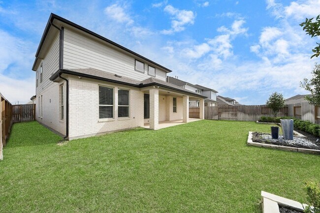 Building Photo - 1500 Sunrise Gables Dr