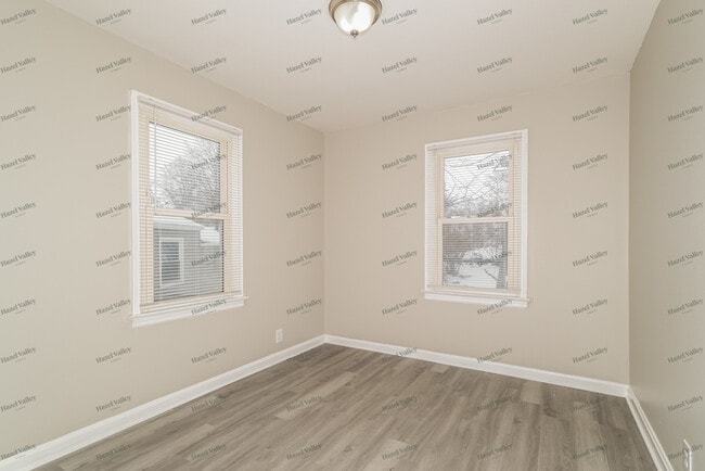 Building Photo - 1147 Darr Dr