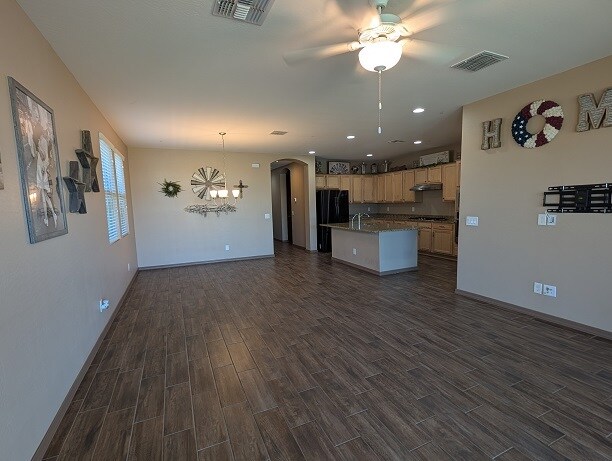 Building Photo - 41390 W Carlisle Ln