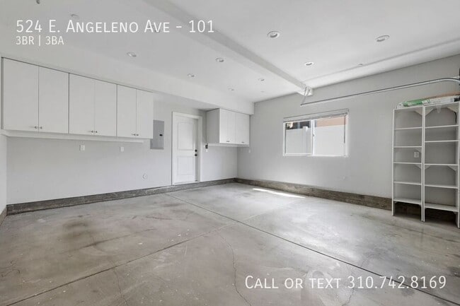 Building Photo - 524 E Angeleno Ave