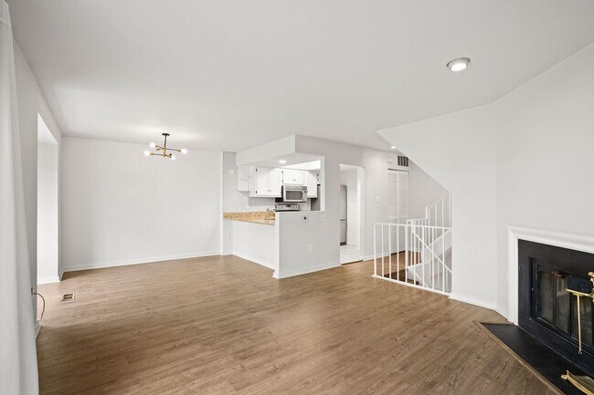 Building Photo - Modern Comfort in Sought-After Gaithersburg