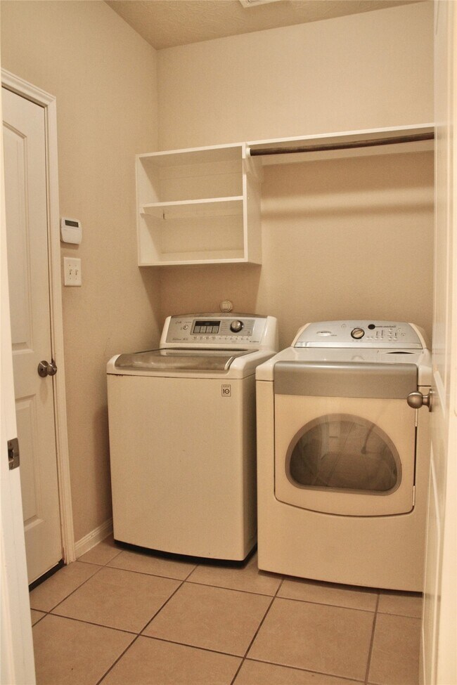 Building Photo - 24834 Colonial Maple Dr