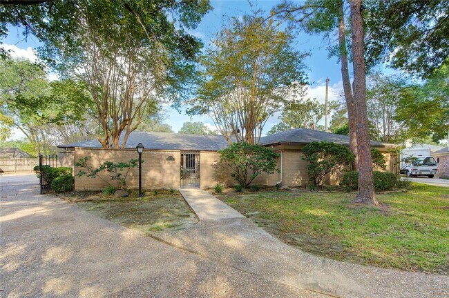 Building Photo - 11024 Riverview Dr