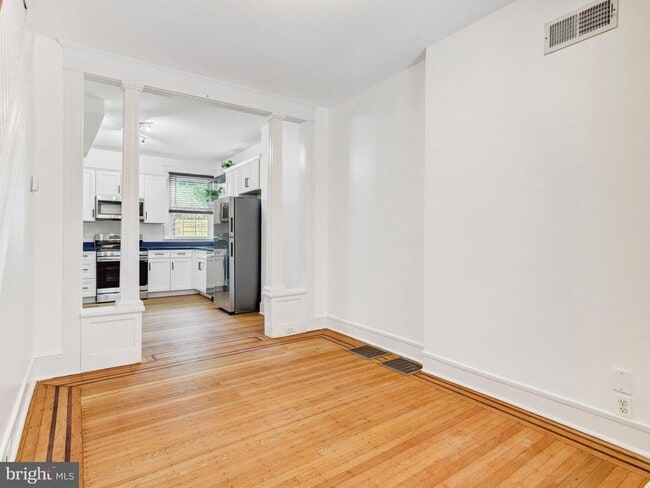 Building Photo - 1741 Sepviva St