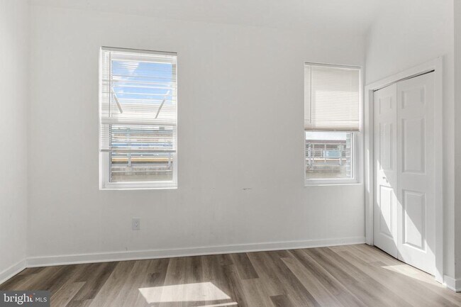 Building Photo - 2550 Kensington Ave