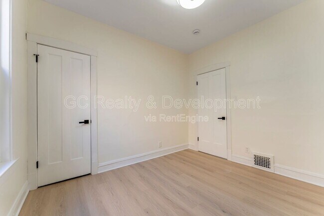 Building Photo - 5737 N Washtenaw Ave