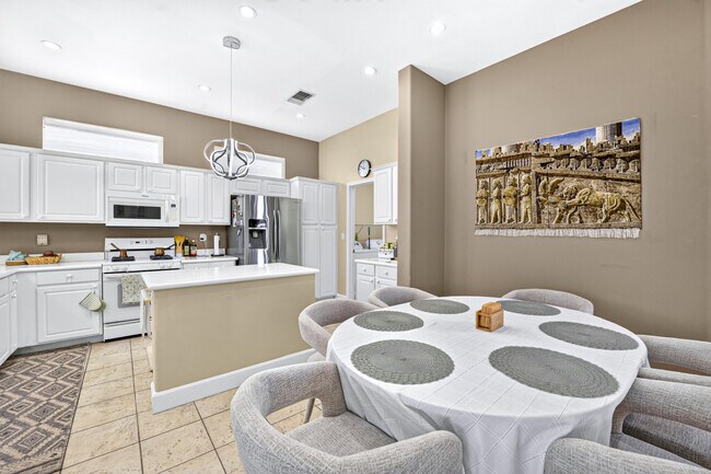 Building Photo - 78804 Platinum Dr