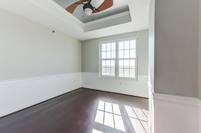 Building Photo - 325 East Paces Ferry Rd NE