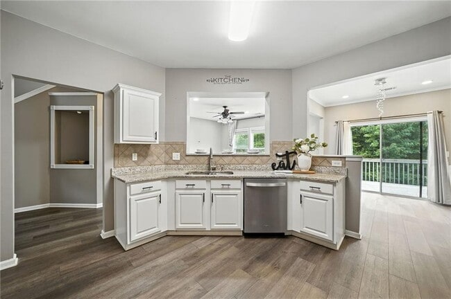 Building Photo - 6030 Ellington Cove
