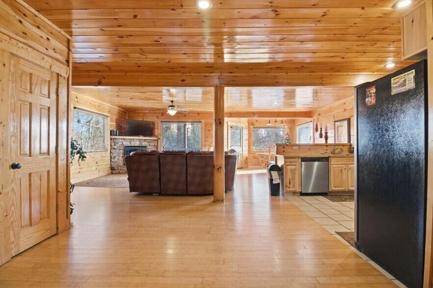 Building Photo - 1115 Towering Oaks Dr