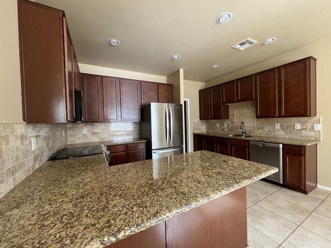 Building Photo - 3871 E Edna Dr