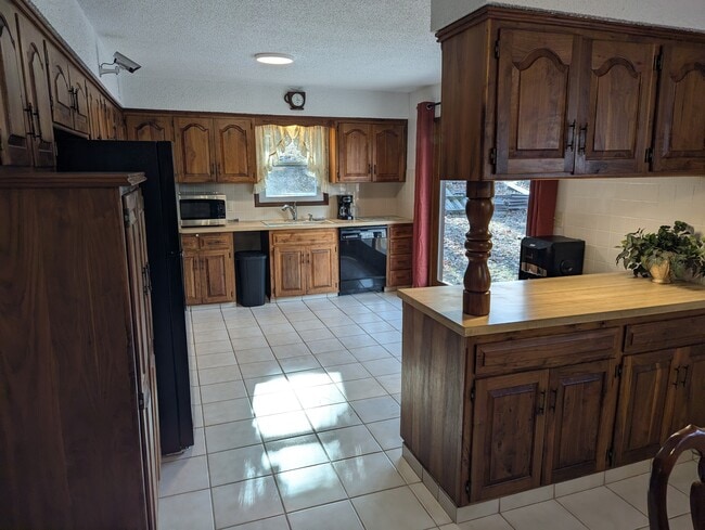 Building Photo - 530 Shawnee Rd