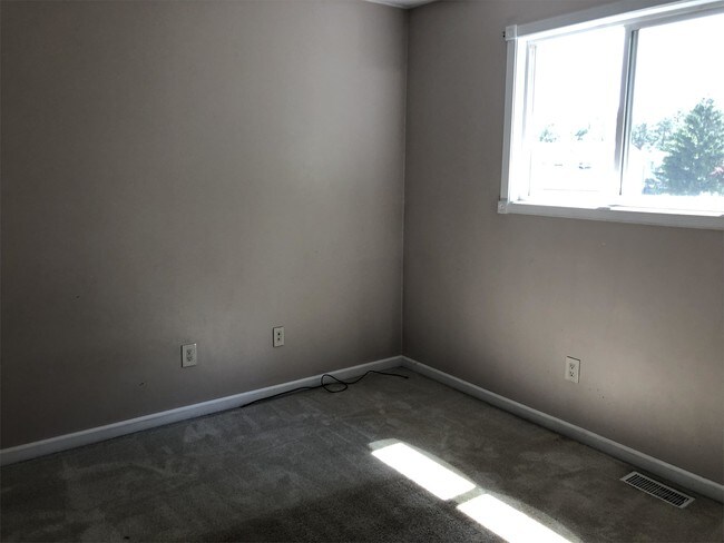 Building Photo - 412 Cherokee Dr