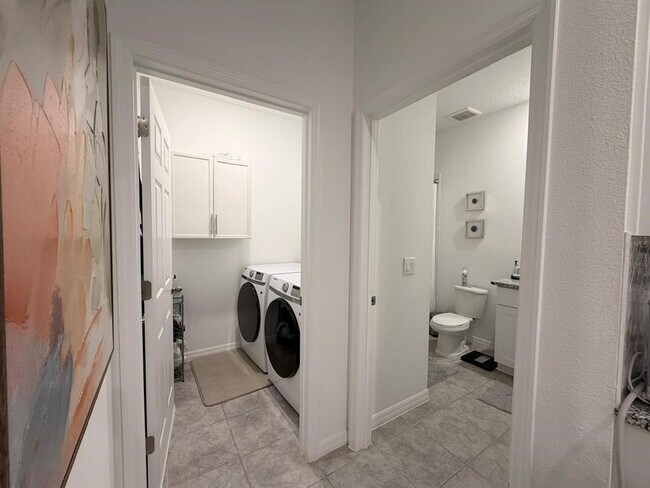 Building Photo - 2289 Treasure Hill St