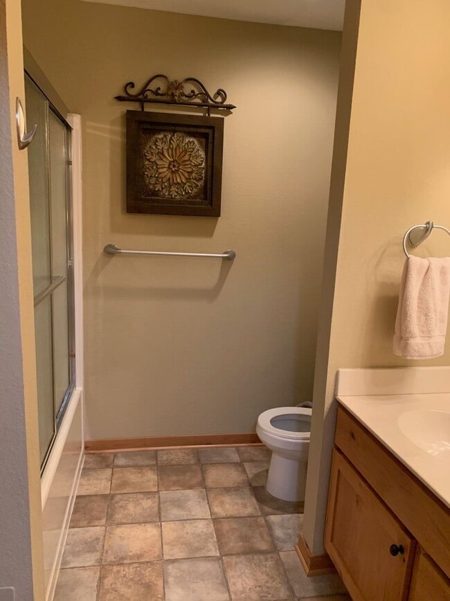 Building Photo - Short Term Winter Rental - 3 Bed / 5 Bath Condo in Lakeshore