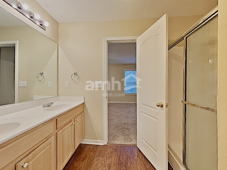 Building Photo - 6483 Grand Hickory Dr