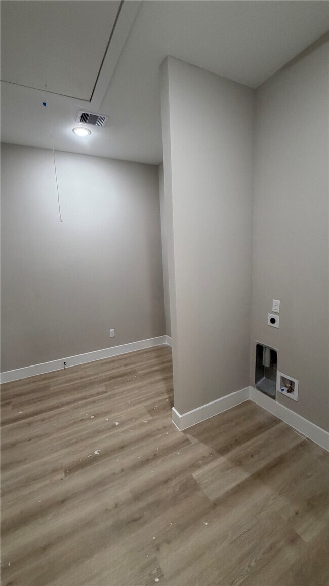 Building Photo - 2615 Piemonte Ave