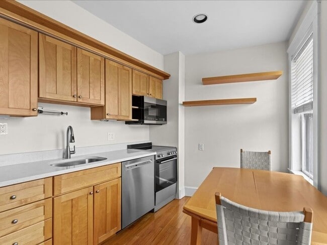 Building Photo - NICE 1 BEDROOM IN BRIGHTON ~ STAINLESS STEEL APPLIANCES, RECESSED LIGHTING