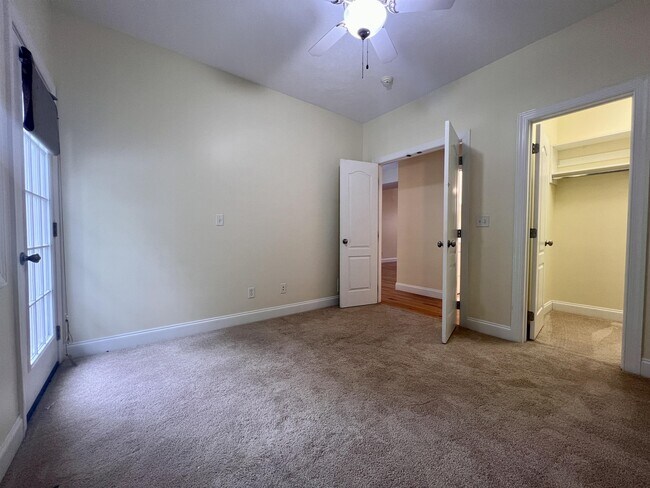 Building Photo - 304 Villa View Dr