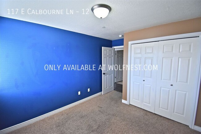 Building Photo - Stunning 3 Bed Sandy Condo! No Deposit Opt...