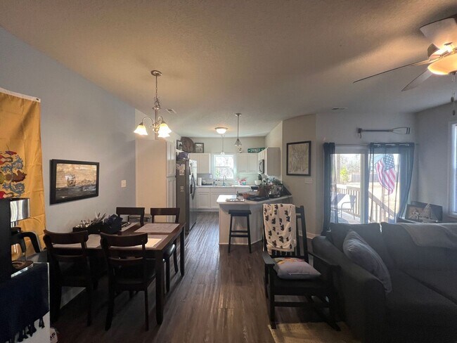 Building Photo - 208 Shallowbag Bay Ln