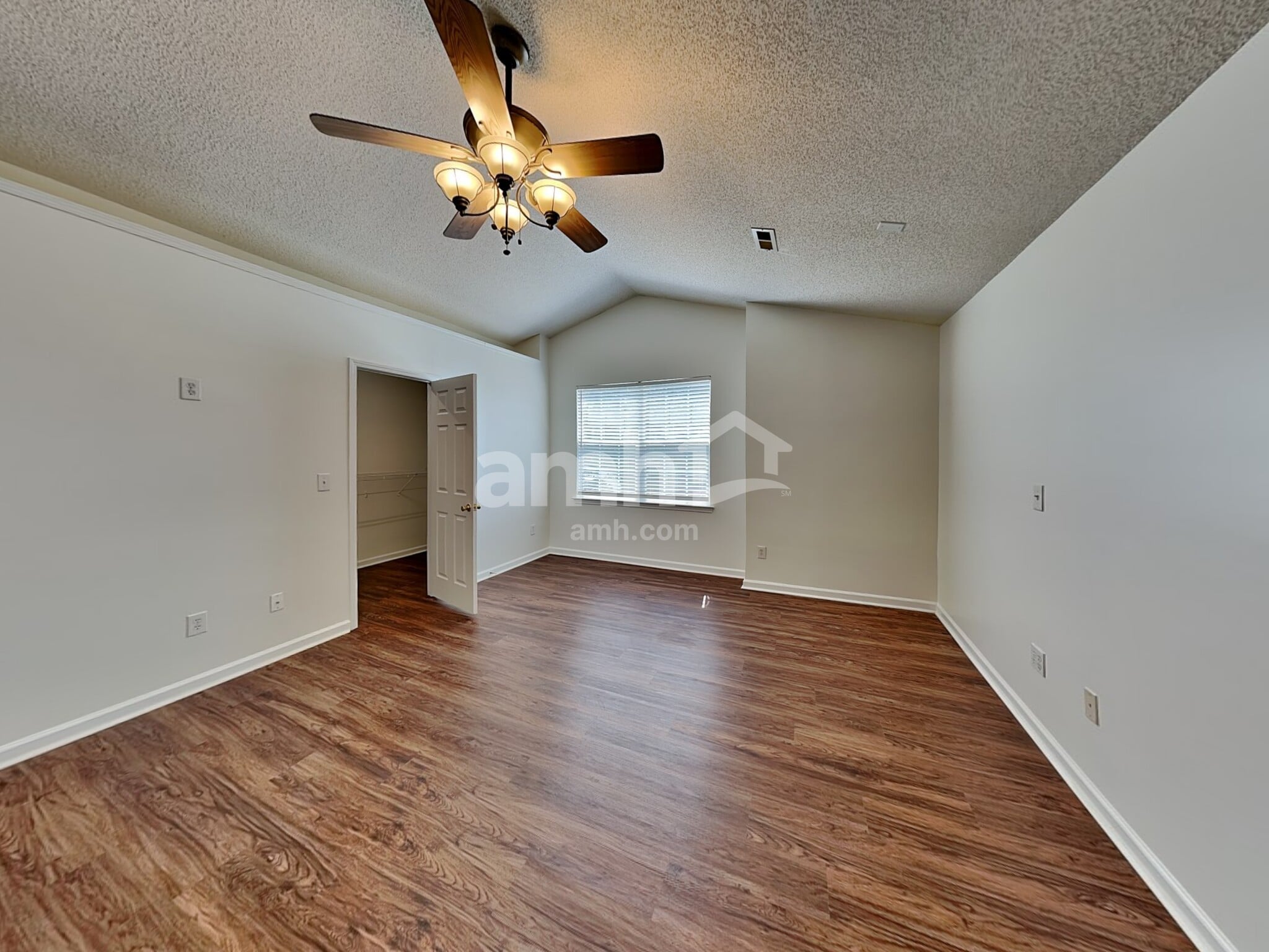 Building Photo - 1014 Holly Park Dr