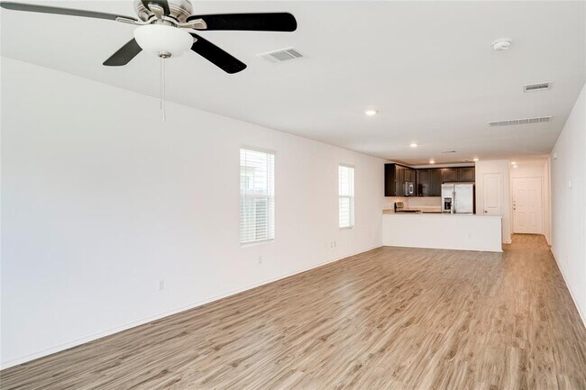 Building Photo - 275 Mica Trl