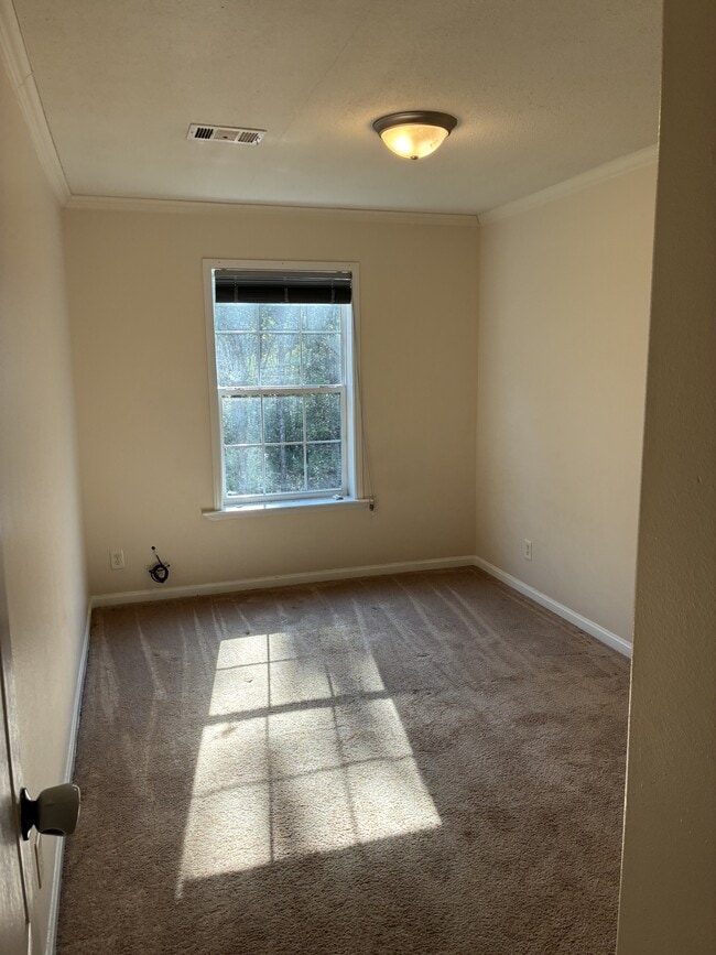 Building Photo - 6211 W Ridley St