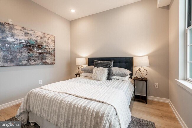 Building Photo - 713 S Mildred St