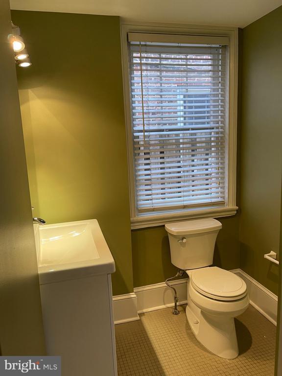 Building Photo - 324 S Juniper St