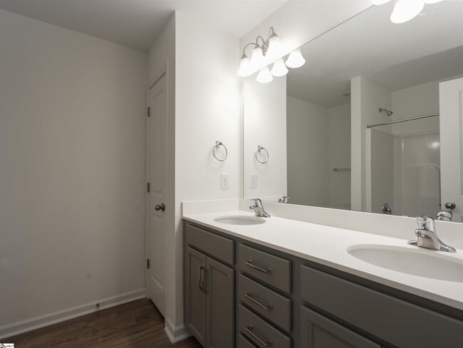 Building Photo - 51 Thorne St