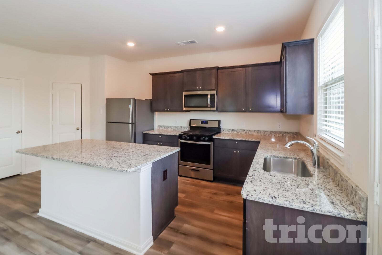 Building Photo - 805 Clark Dr