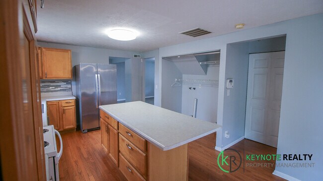 Building Photo - 6426 Silver Pheasant Ct