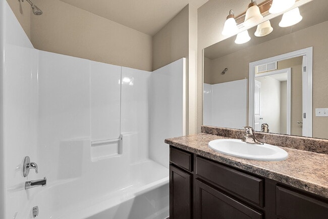 Building Photo - $1,850-3 Bed 3.5 Bath townhome in CO Sprin...