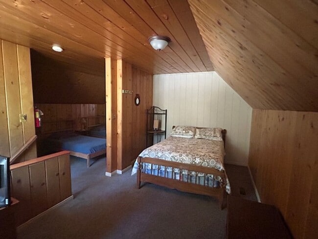 Building Photo - Furnished Seasonal Rental