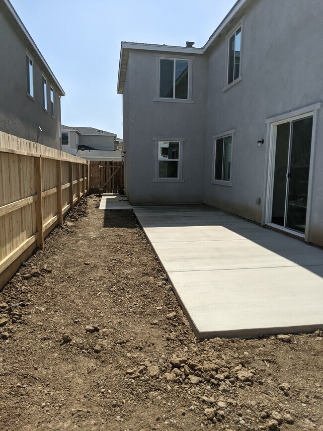 Building Photo - 2473 Pineda Dr