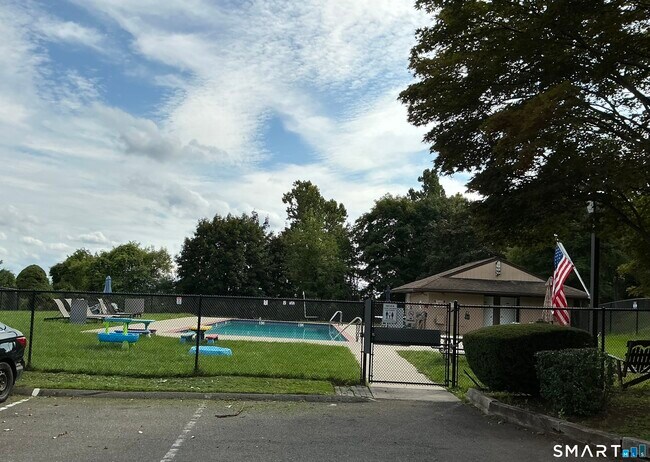 Building Photo - 2315 Cromwell Hills Dr