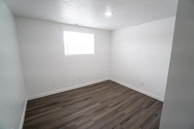 Building Photo - 4658 Thayn Dr