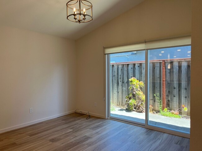 Building Photo - 107 Bond Ave