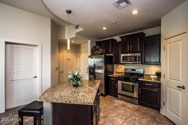 Building Photo - 945 E Playa Del Norte Dr