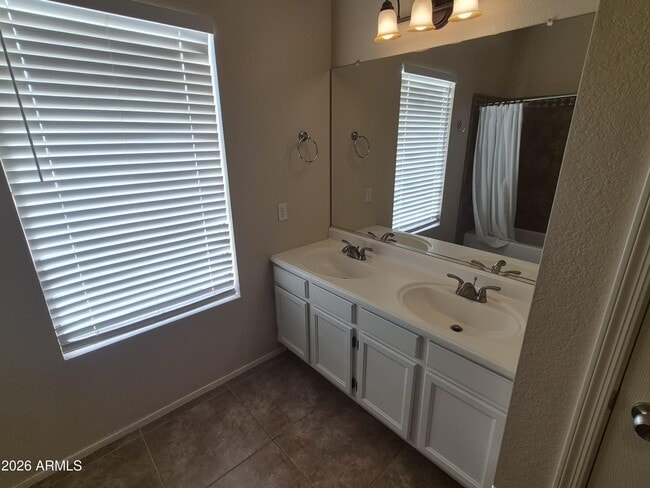 Building Photo - 13812 S 36th Way