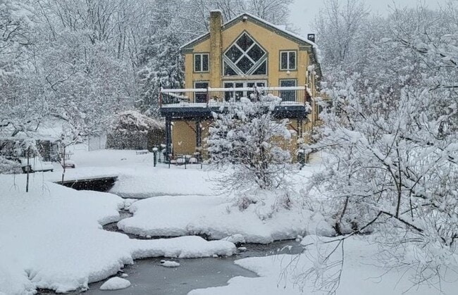 Building Photo - 1310 Hollow Rd