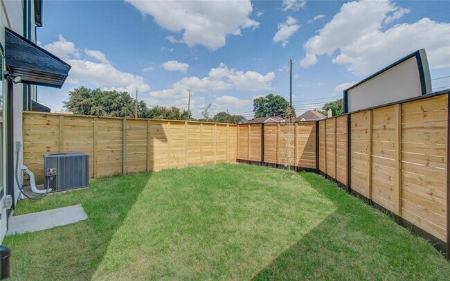 Building Photo - 2309 Eagle St