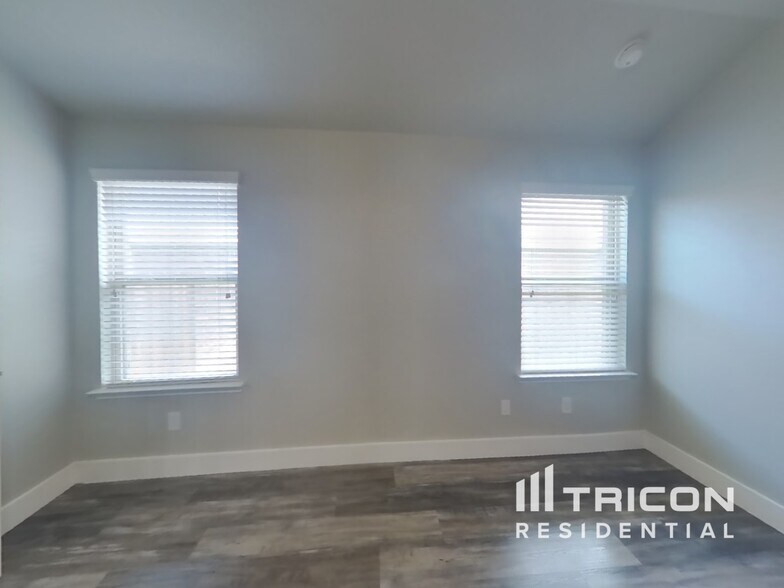 Building Photo - 1025 N Churchill Dr