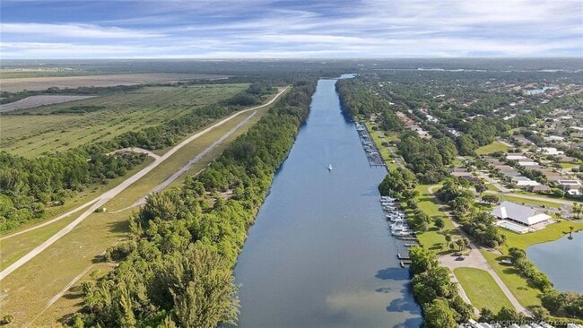 Building Photo - 2698 SW Versailles Terrace