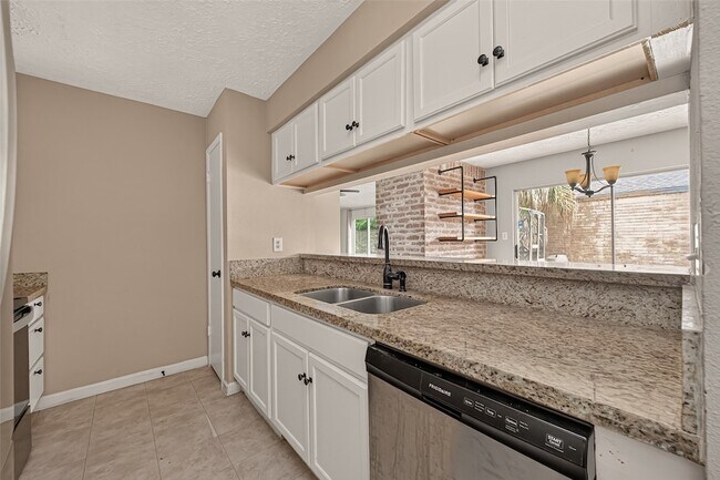 Building Photo - 10318 Buffalo Bend Dr