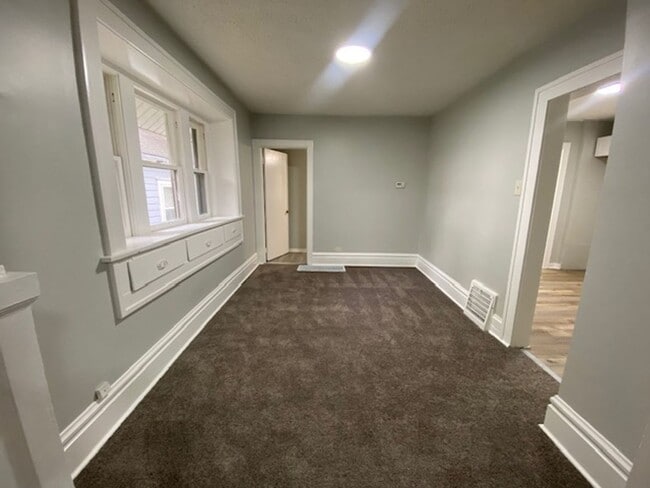 Building Photo - Updated 5-Bed, 2-Bath with Attic Suite & C...