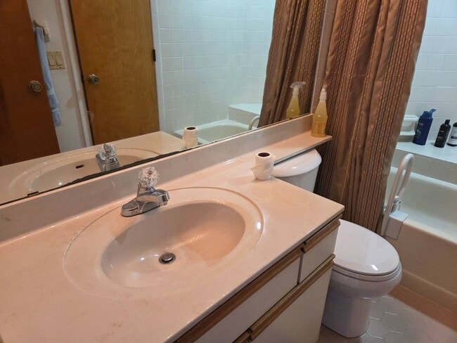 Building Photo - 4915 Casablanca Cir