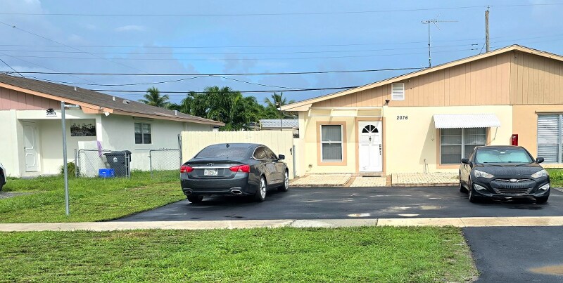 Building Photo - 2076 E Bond Dr