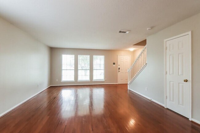 Building Photo - 2842 Fox Ravine Dr